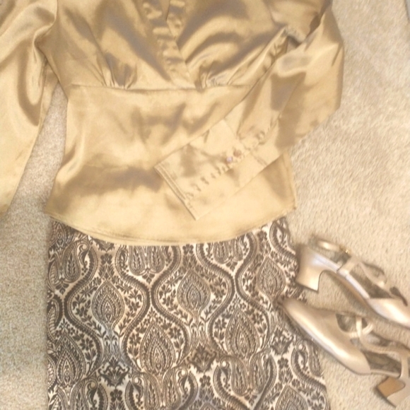 Vintage  Romy Metallic Gold And Black Skirt with Ornate Baroque  Pattern - Picture 4 of 6